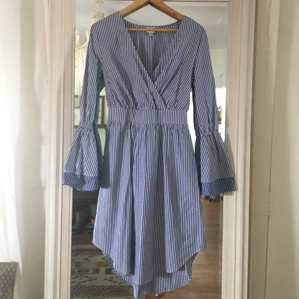 Bell-sleeve V-neck Dress